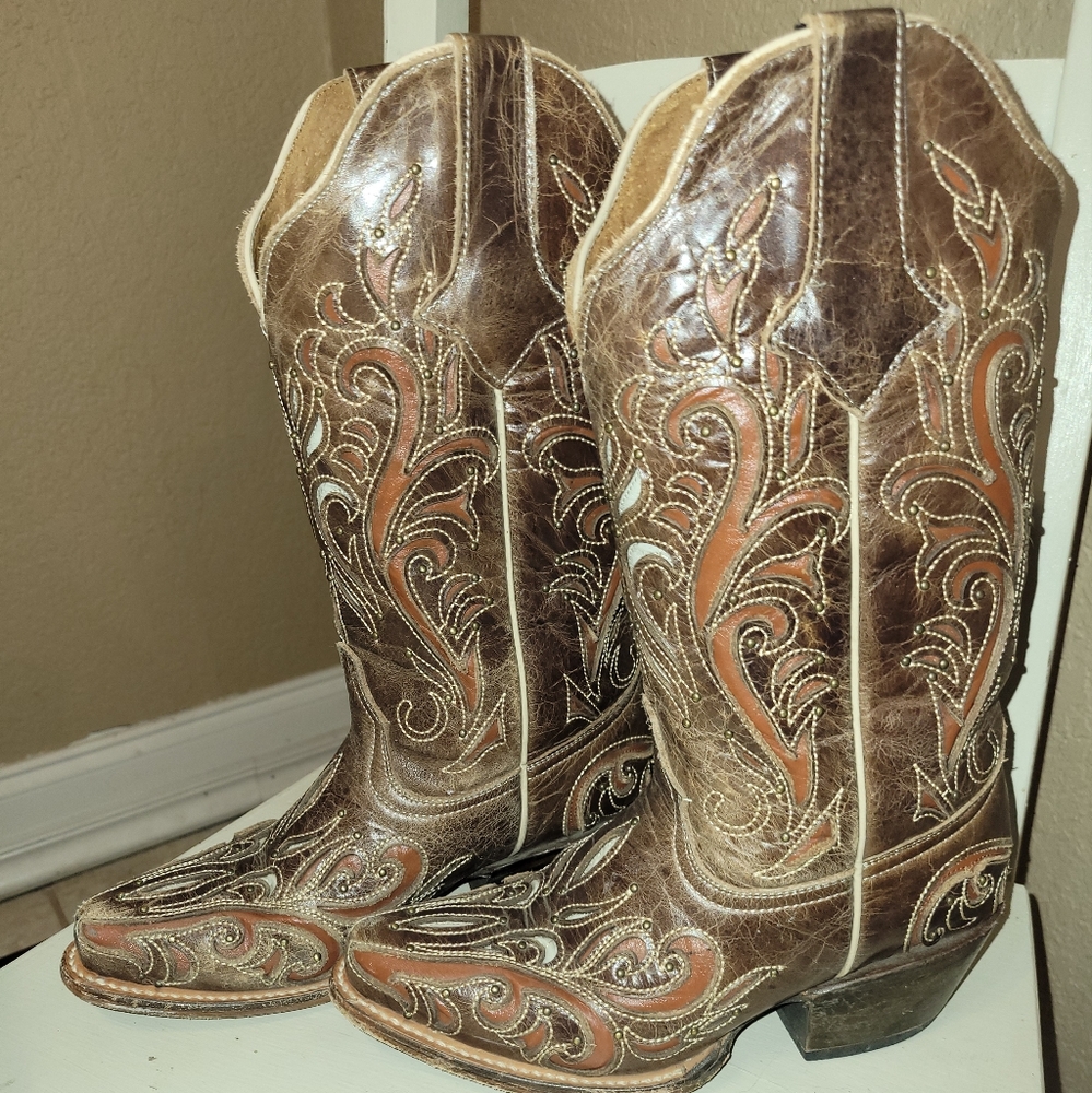 Corral boots